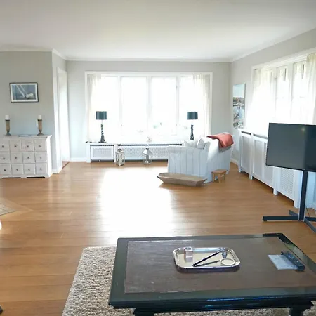 Reetdachhaus Mit Direktem Meerblick Nieblum