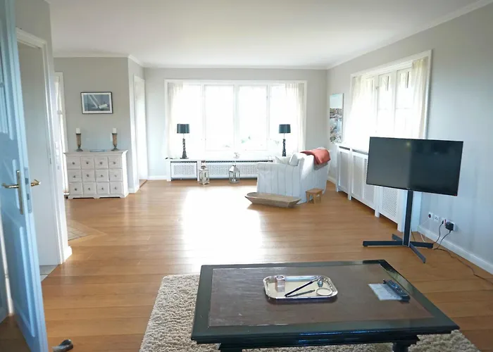 Reetdachhaus Mit Direktem Meerblick Nieblum